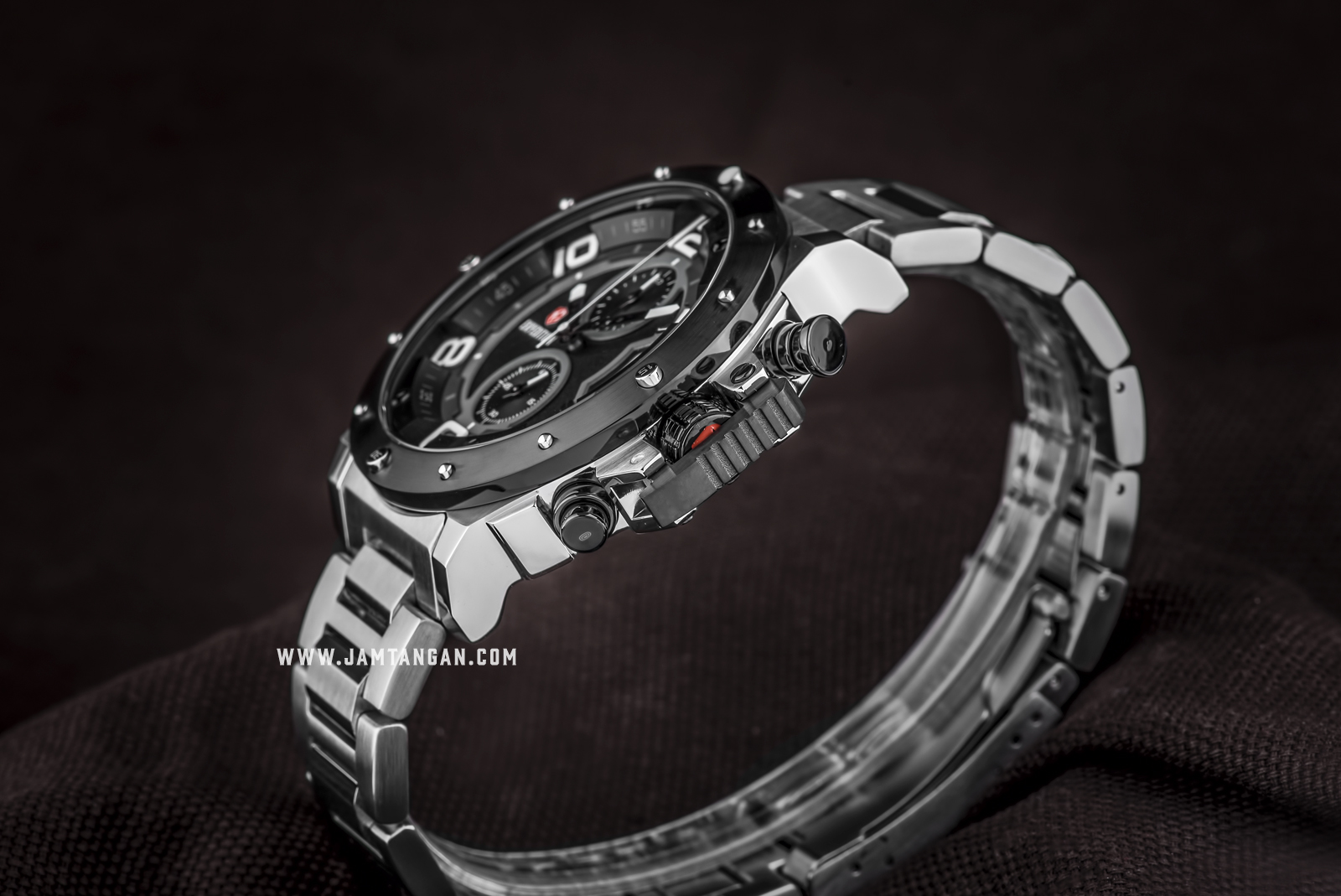 Expedition E 6750 MC BTBBA Chronograph Men Black Dial Stainless Steel Strap Machtwatch